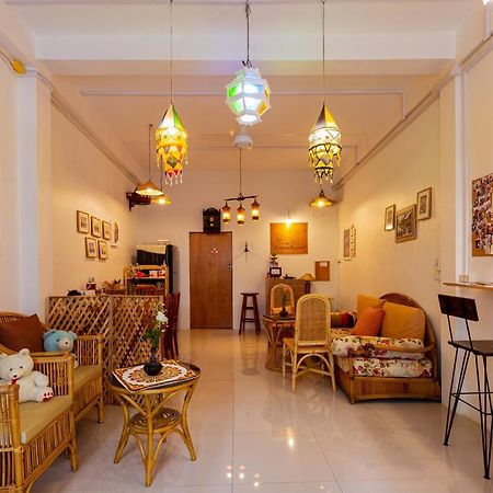 One Of Us House Vandrehjem Bangkok Eksteriør billede