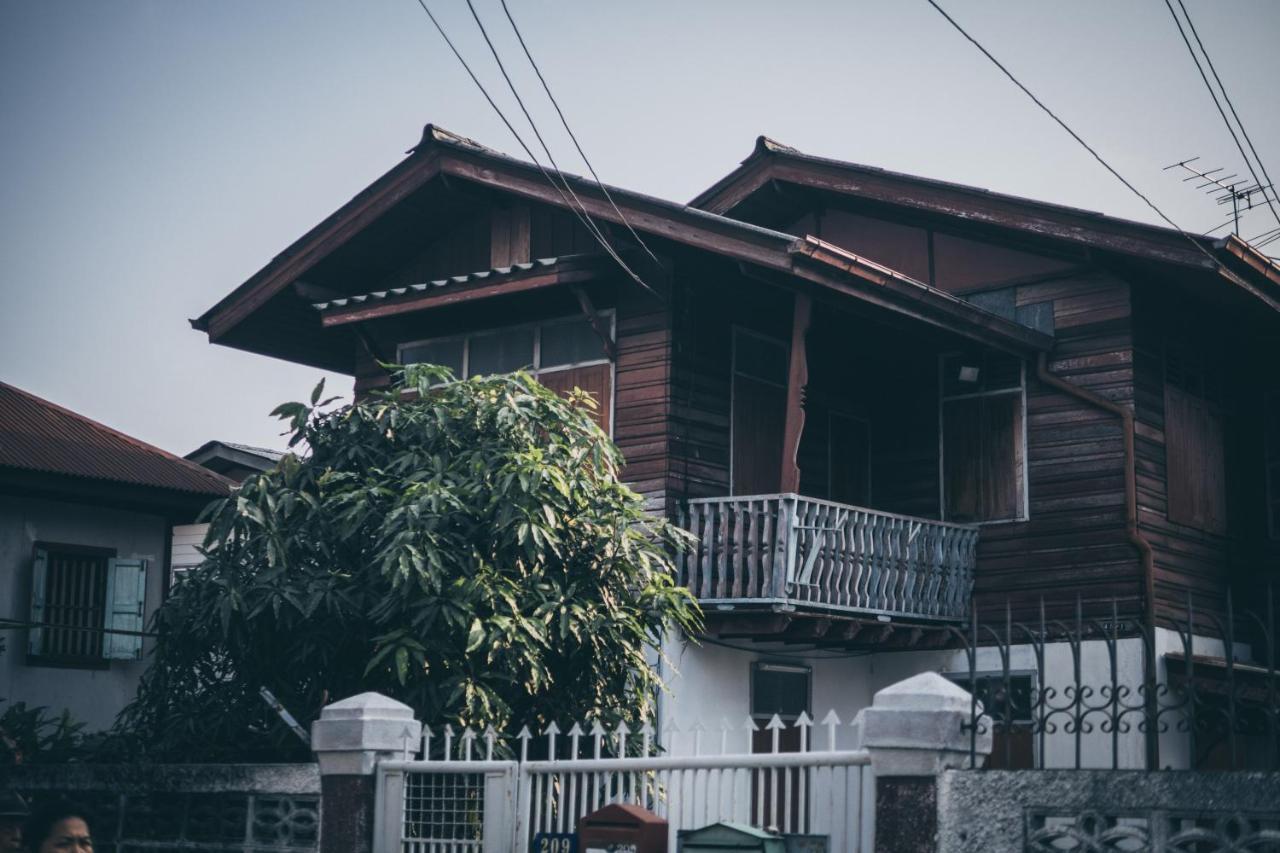 One Of Us House Vandrehjem Bangkok Eksteriør billede